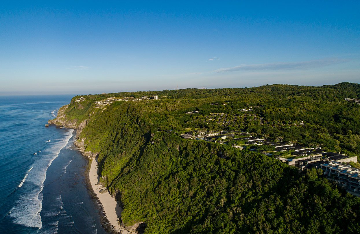 The view from Alila Villas Uluwatu is breathtaking, it sits on a plateau elevated atop limestone cliffs on Bali’s southern Bukit Peninsula, the vista of the endless Indian Ocean