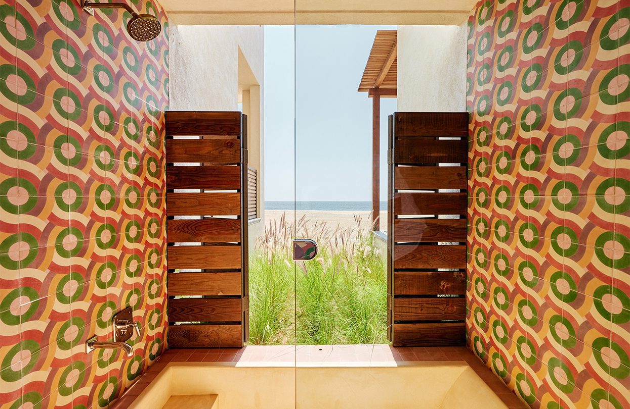 Hotel San Cristoba Ocean King with Soaking Tub image by Nick Simonite