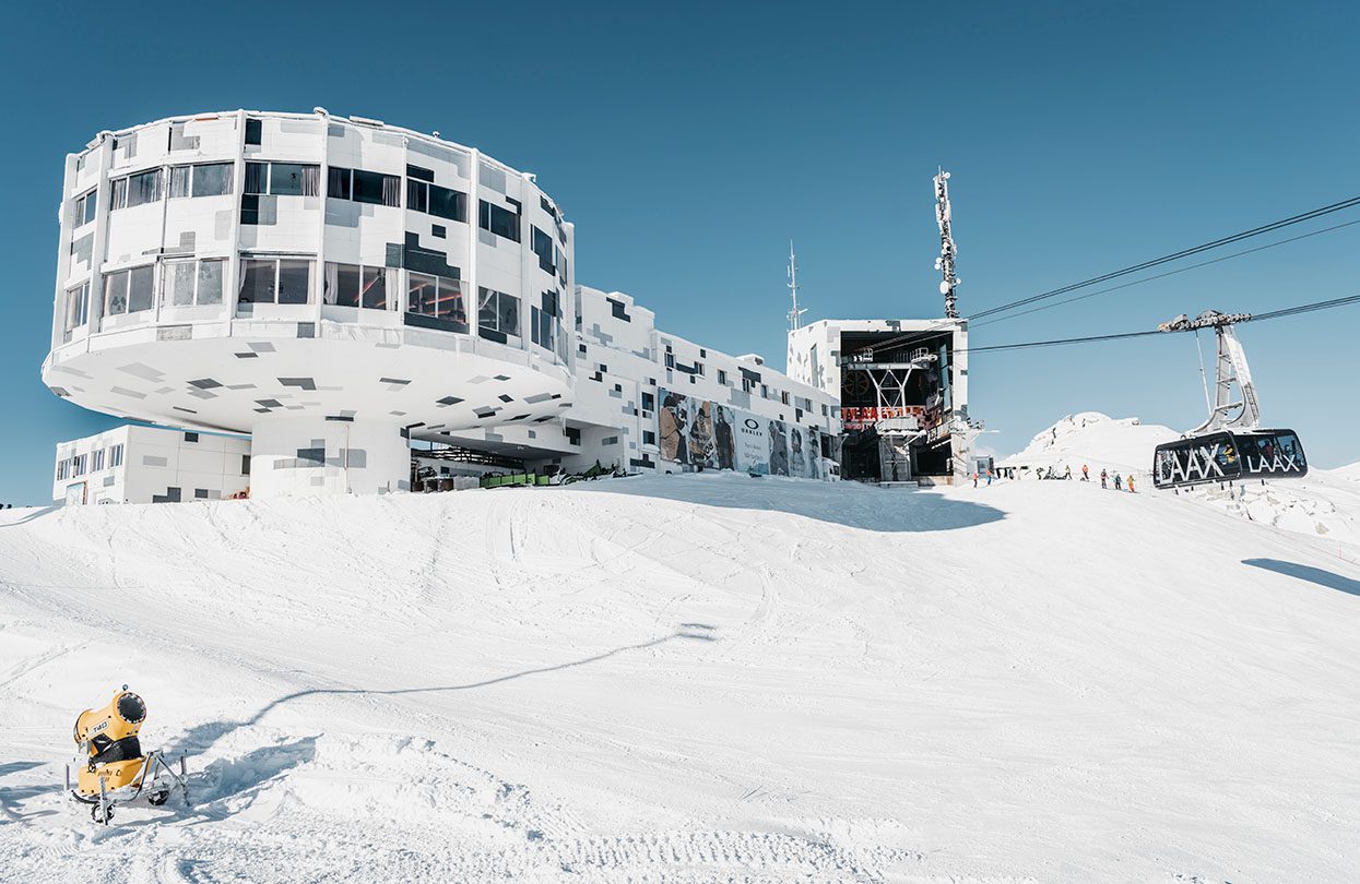 Skiing in Graubunden, ©Flims Laax Falera Tourism - Nicholas Lliano