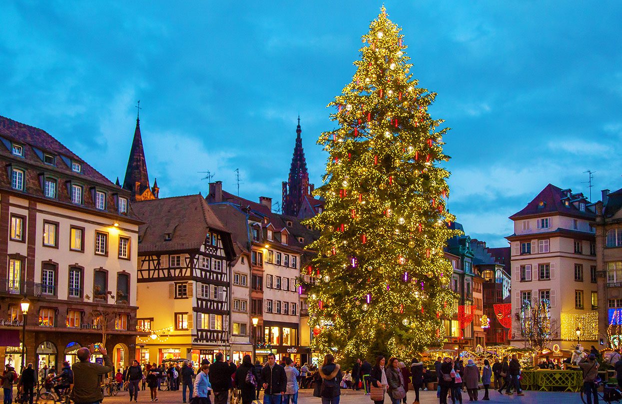 Grand sapin place Kleber (c)Philippe de Rexel