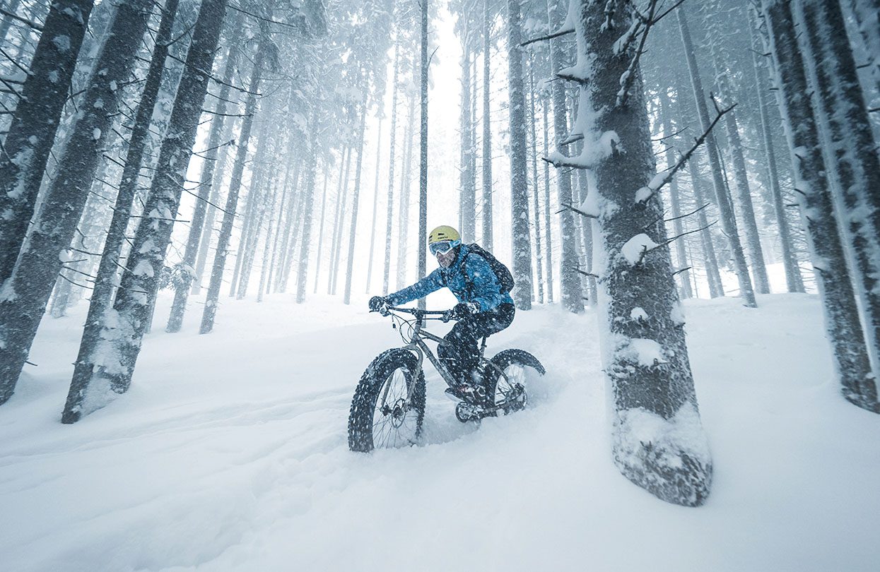 Fatbiking in Davos, image by Seya Eggler, Switzerland Tourism